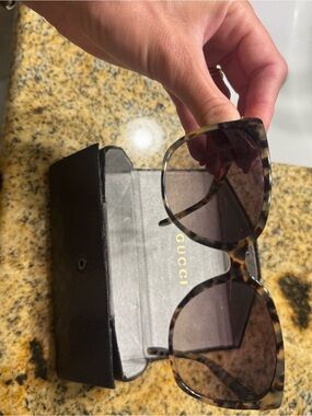 Gucci Tortoiseshell Oversized Cat-Eye Sunglasses - Brown Gradient Lenses